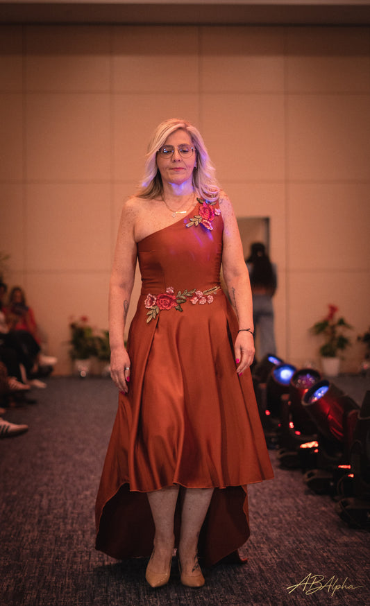 Vestido Assimétrico Âmbar (Peça Única M)