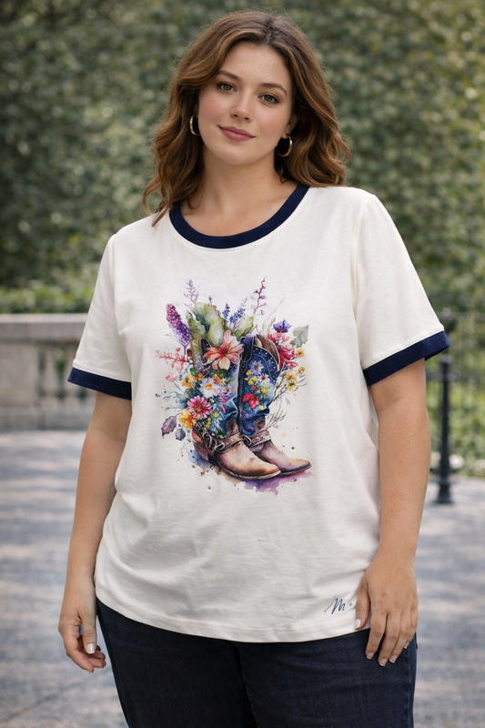 T-shirt Feminina Boots & Flowers 💙