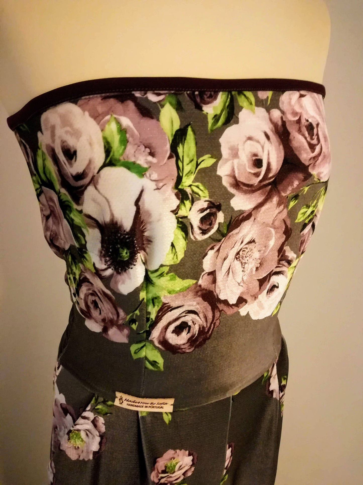Macacão cai-cai em veludo floral Made4you® 🤎 Peça Única