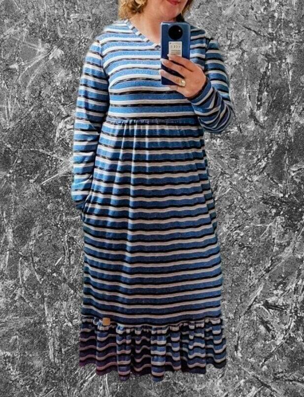 Vestido de Riscas em malha brilhante