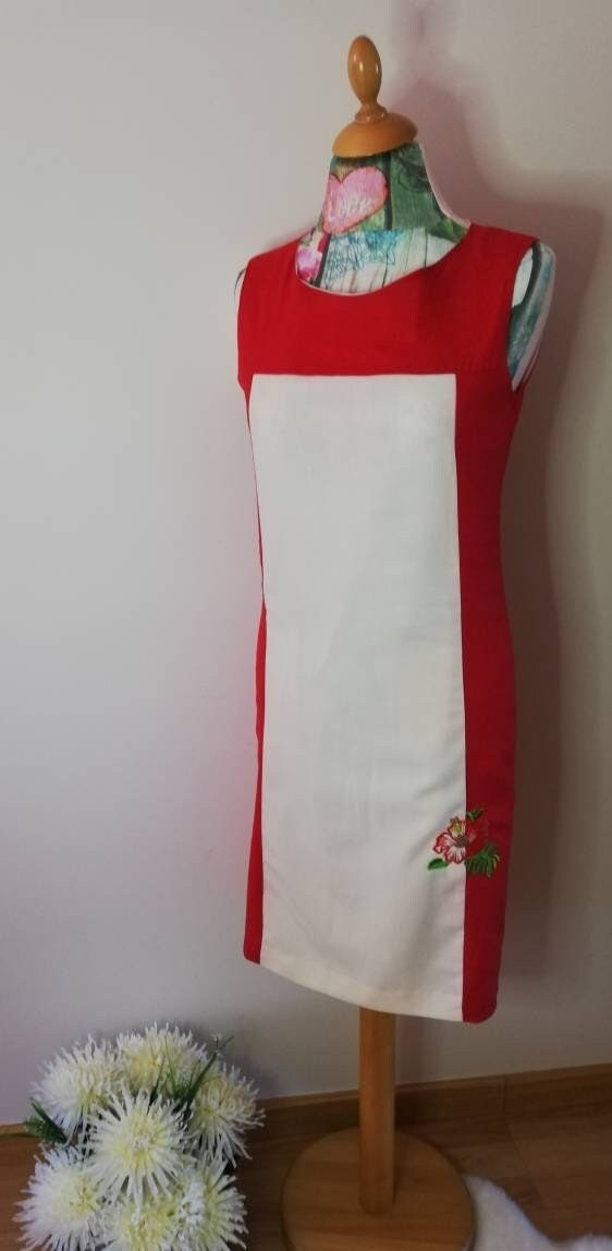 Vestido de linho vermelho e pérola ❤️🌺
