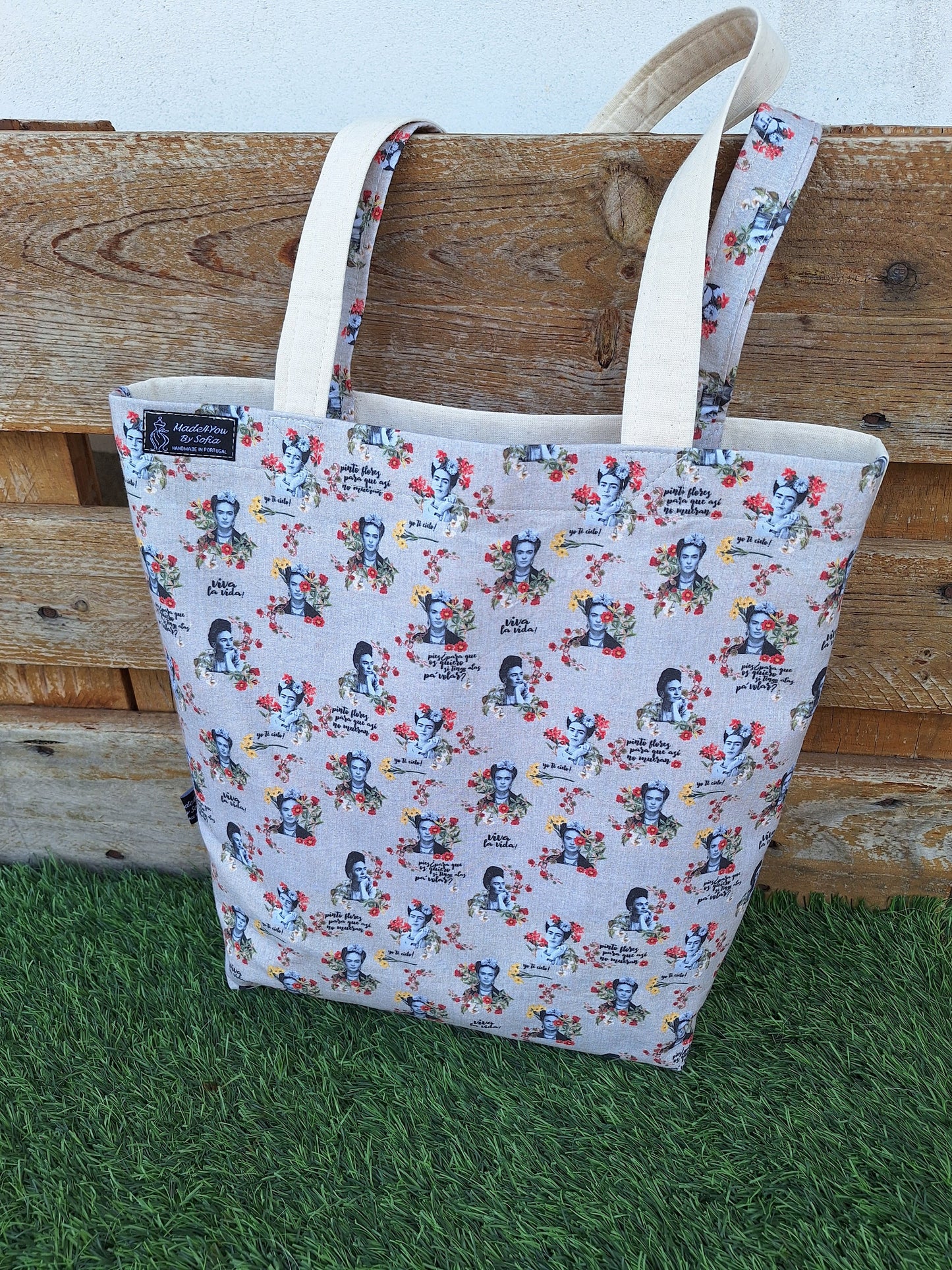 Tote bag Frida Kahlo bordada à mão – Saco sustentável em algodão cru – Viva la Vida – Arte e estilo boho