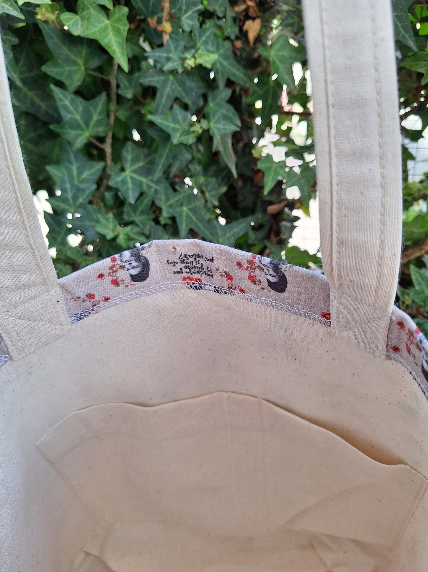 Tote bag Frida Kahlo bordada à mão – Saco sustentável em algodão cru – Viva la Vida – Arte e estilo boho