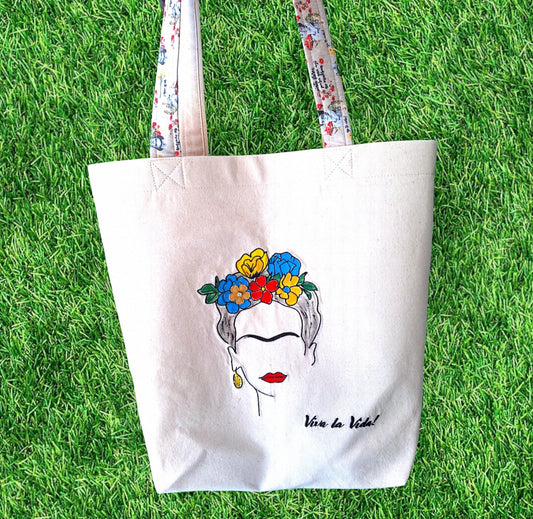 Tote bag Frida Kahlo bordada à mão – Saco sustentável em algodão cru – Viva la Vida – Arte e estilo boho