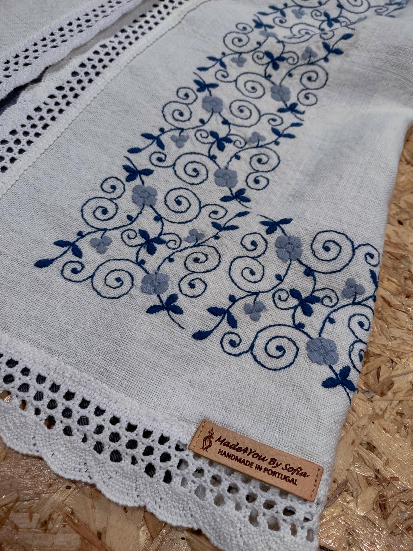 Colete Artesanal com Bordado Azul – Linho Reciclado e Costas em Ganga – Upcycled – M/L