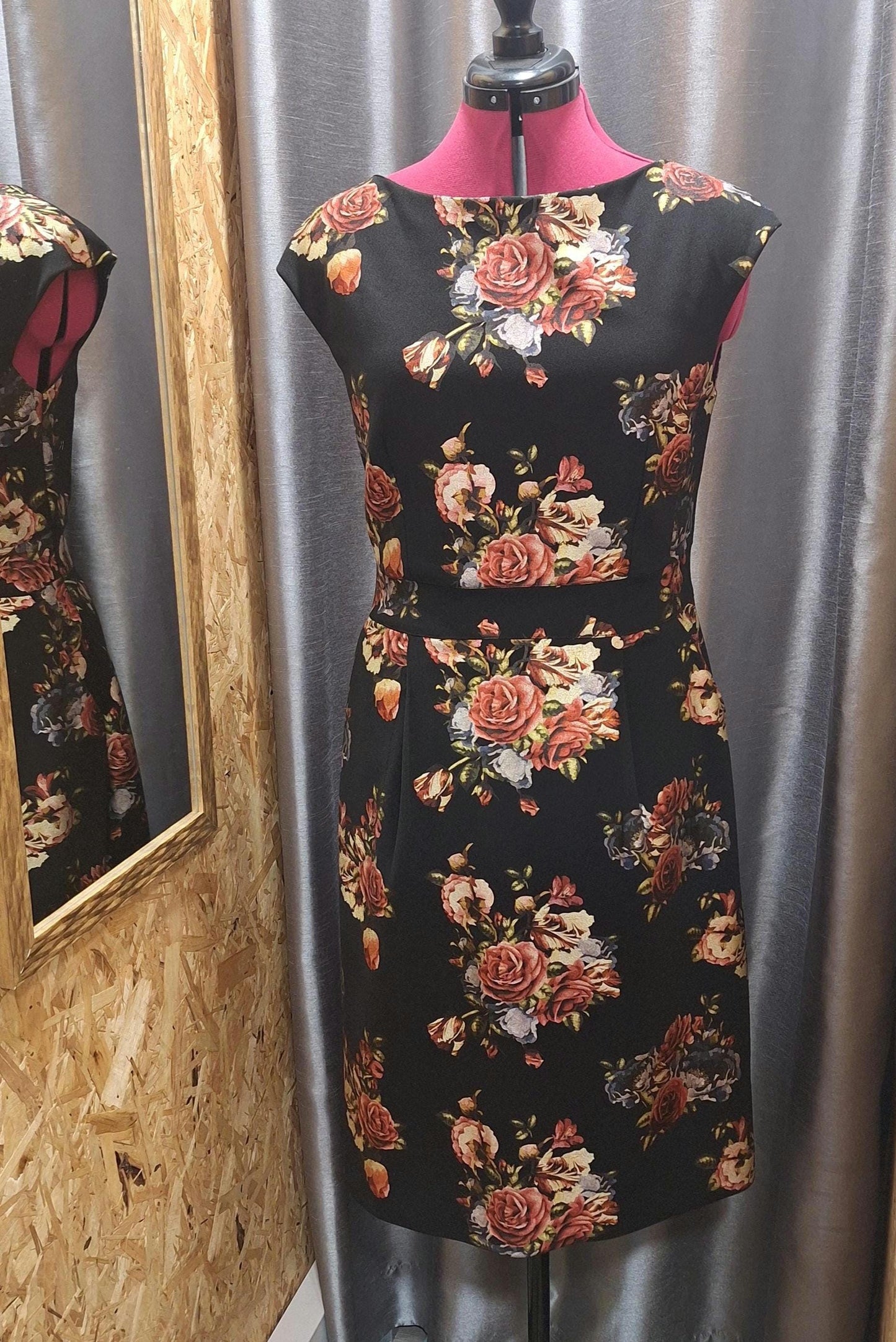 Vestido Rosália - malha encorpada floral